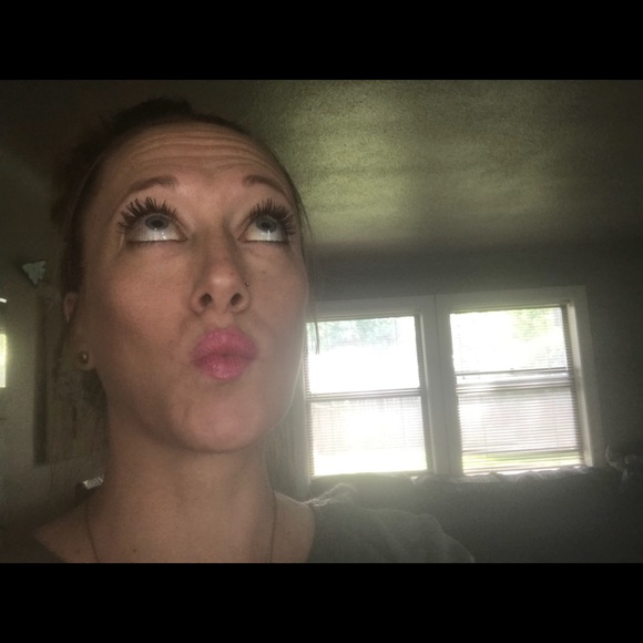 Meet your Posher, Lindsay - Picture 2 of 6